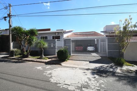 Casa à venda com 337m², 3 quartos e 4 vagasFachada