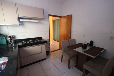 Casa para alugar com 180m², 3 quartos e 2 vagasCozinha