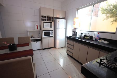 Casa para alugar com 180m², 3 quartos e 2 vagasCozinha