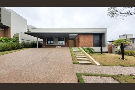 Casa de condomínio à venda com 450m², 5 quartos e 4 vagas Casa de condomínio à venda com 450m², 5 quartos e 4 vagasFachada