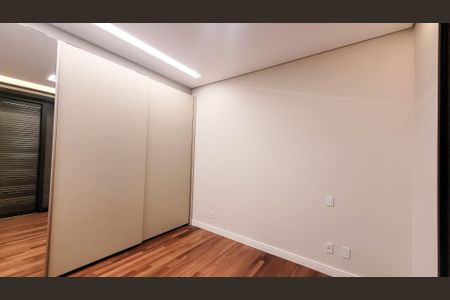 Casa de condomínio à venda com 450m², 5 quartos e 4 vagas Casa de condomínio à venda com 450m², 5 quartos e 4 vagasSuíte 2