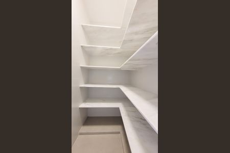 Casa de condomínio à venda com 450m², 5 quartos e 4 vagas Casa de condomínio à venda com 450m², 5 quartos e 4 vagasDespensa