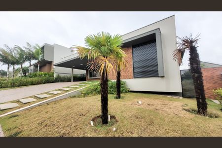 Casa de condomínio à venda com 450m², 5 quartos e 4 vagas Casa de condomínio à venda com 450m², 5 quartos e 4 vagasFachada