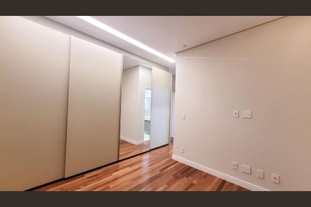 Casa de condomínio à venda com 450m², 5 quartos e 4 vagas Casa de condomínio à venda com 450m², 5 quartos e 4 vagasSuíte 1