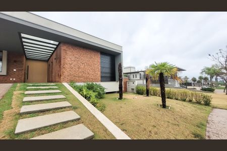 Casa de condomínio à venda com 450m², 5 quartos e 4 vagas Casa de condomínio à venda com 450m², 5 quartos e 4 vagasFachada