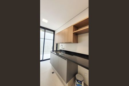 Casa de condomínio à venda com 450m², 5 quartos e 4 vagas Casa de condomínio à venda com 450m², 5 quartos e 4 vagasÁrea de Serviço