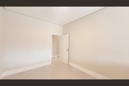 Casa de condomínio à venda com 450m², 5 quartos e 4 vagas Casa de condomínio à venda com 450m², 5 quartos e 4 vagasEscritório