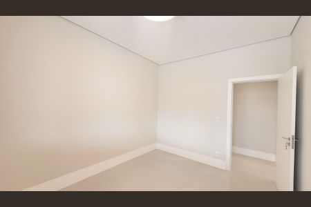 Casa de condomínio à venda com 450m², 5 quartos e 4 vagas Casa de condomínio à venda com 450m², 5 quartos e 4 vagasEscritório