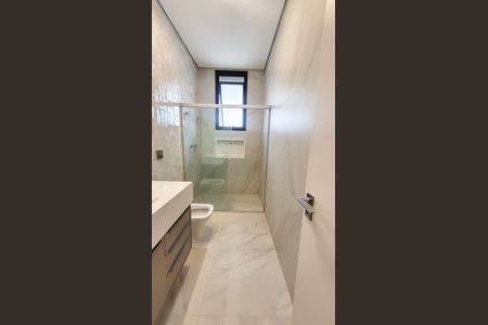 Casa de condomínio à venda com 450m², 5 quartos e 4 vagas Casa de condomínio à venda com 450m², 5 quartos e 4 vagasBanheiro Suite master