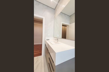 Casa de condomínio à venda com 450m², 5 quartos e 4 vagas Casa de condomínio à venda com 450m², 5 quartos e 4 vagasBanheiro Suite master