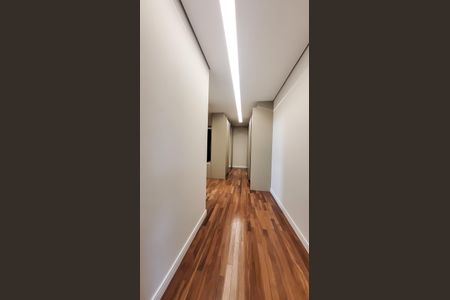 Casa de condomínio à venda com 450m², 5 quartos e 4 vagas Casa de condomínio à venda com 450m², 5 quartos e 4 vagasBanheiro Suite master