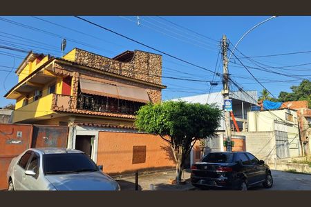 Casa à venda com 360m², 3 quartos e 8 vagas Casa à venda com 360m², 3 quartos e 8 vagasFachada