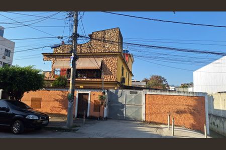 Casa à venda com 360m², 3 quartos e 8 vagas Casa à venda com 360m², 3 quartos e 8 vagasFachada