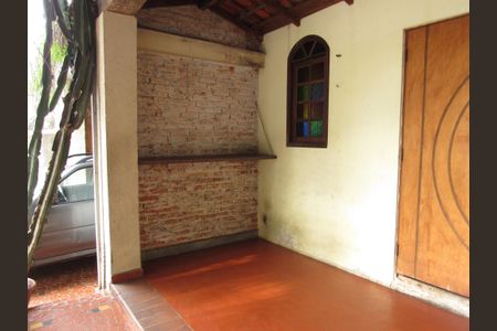 Casa à venda com 300m², 1 quarto e 3 vagasFachada - Garagem