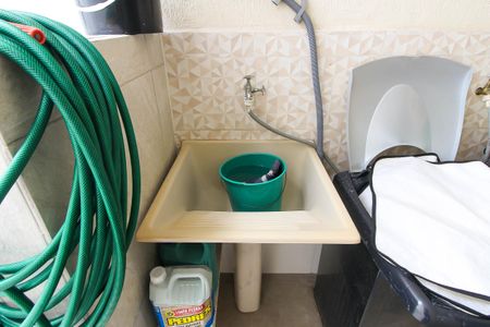 Casa à venda com 145m², 3 quartos e 2 vagas Casa à venda com 145m², 3 quartos e 2 vagasÁrea de Serviço