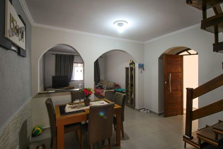 Casa à venda com 145m², 3 quartos e 2 vagasSala