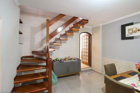 Casa à venda com 145m², 3 quartos e 2 vagas Casa à venda com 145m², 3 quartos e 2 vagasSala