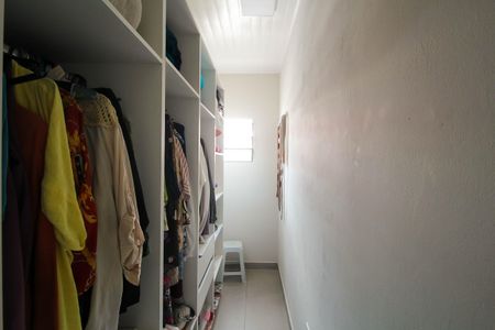 Casa à venda com 145m², 3 quartos e 2 vagas Casa à venda com 145m², 3 quartos e 2 vagasCloset