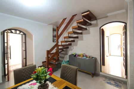 Casa à venda com 145m², 3 quartos e 2 vagas Casa à venda com 145m², 3 quartos e 2 vagasSala