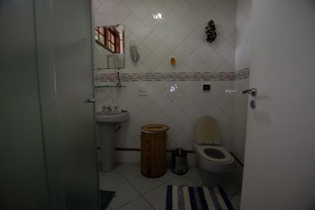 Casa à venda com 402m², 3 quartos e 5 vagasBanheiro social