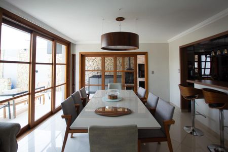 Casa à venda com 402m², 3 quartos e 5 vagasSala