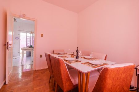 Casa para alugar com 206m², 4 quartos e 5 vagas Casa para alugar com 206m², 4 quartos e 5 vagasCopa