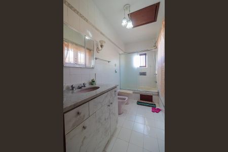 Casa para alugar com 206m², 4 quartos e 5 vagas Casa para alugar com 206m², 4 quartos e 5 vagasBanheiro/Suite