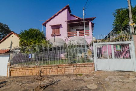 Casa para alugar com 206m², 4 quartos e 5 vagas Casa para alugar com 206m², 4 quartos e 5 vagasFachada