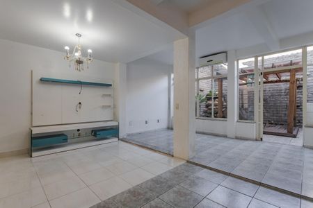 Casa à venda com 3 quartos, 190m² em Rubem Berta, Porto Alegre