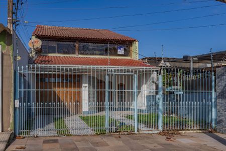 Fachada de casa à venda com 3 quartos, 190m² em Rubem Berta, Porto Alegre