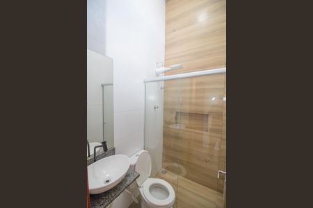 Casa à venda com 75m², 2 quartos e 2 vagas Casa à venda com 75m², 2 quartos e 2 vagasBanheiro da Suíte 2