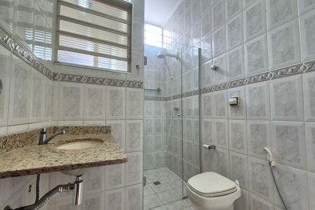 Casa à venda com 194m², 4 quartos e 2 vagasBanheiro