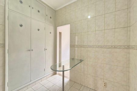 Casa à venda com 194m², 4 quartos e 2 vagasCozinha 