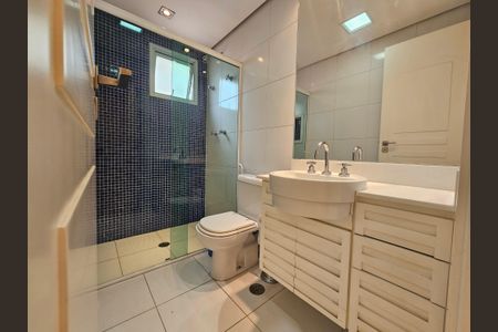 Apartamento à venda com 206m², 3 quartos e 3 vagasBanheiro da Suíte 2