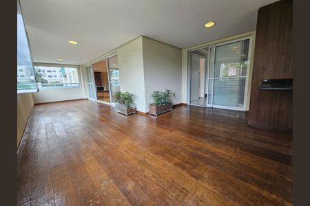 Apartamento à venda com 206m², 3 quartos e 3 vagasSacada da Sala