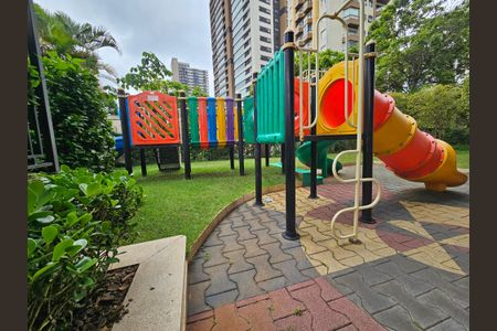 Apartamento à venda com 206m², 3 quartos e 3 vagasÁrea comum - Playground