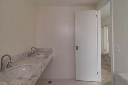Apartamento à venda com 135m², 3 quartos e 2 vagasBanheiro da Suíte 3