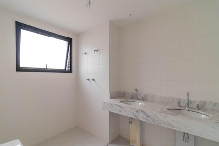 Apartamento à venda com 135m², 3 quartos e 2 vagasBanheiro da Suíte 3