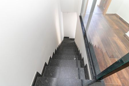 Casa à venda com 135m², 2 quartos e 3 vagasEscada