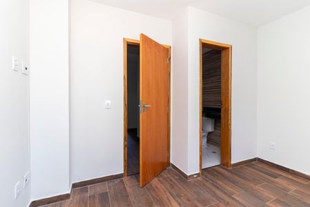 Casa à venda com 135m², 2 quartos e 3 vagasSuíte 2