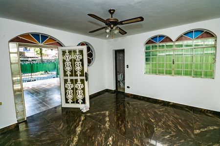 Casa para alugar com 301m², 2 quartos e 2 vagasSala