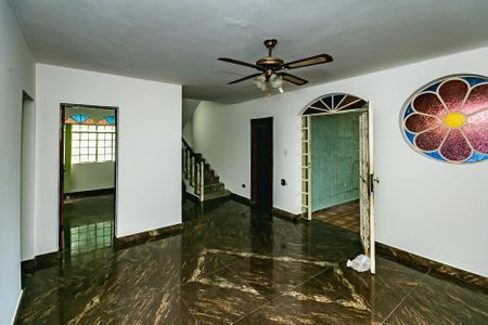 Casa para alugar com 2 quartos, 301m² em Dona Clara, Belo Horizonte