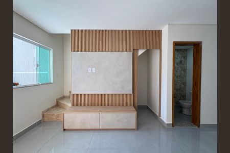 Casa à venda com 140m², 3 quartos e 2 vagas Casa à venda com 140m², 3 quartos e 2 vagasSala