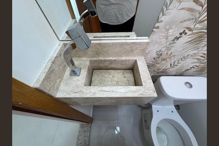 Casa à venda com 140m², 3 quartos e 2 vagas Casa à venda com 140m², 3 quartos e 2 vagasLavabo 2