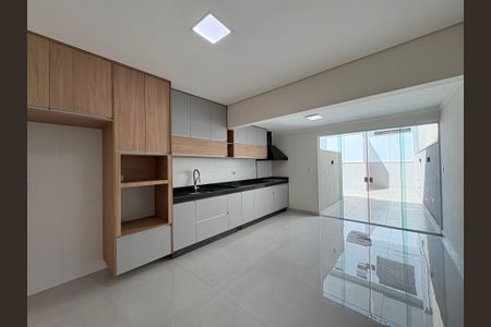 Casa à venda com 140m², 3 quartos e 2 vagas Casa à venda com 140m², 3 quartos e 2 vagasCobertura