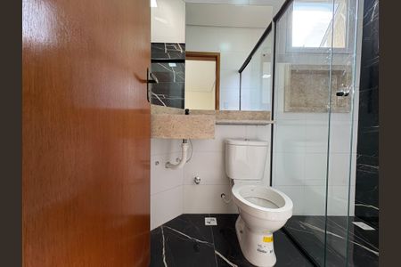 Casa à venda com 140m², 3 quartos e 2 vagas Casa à venda com 140m², 3 quartos e 2 vagasBanheiro da suíte 3