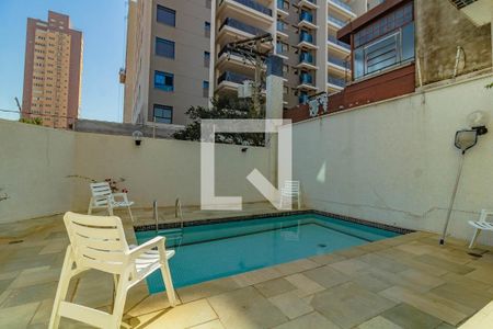 Apartamento à venda com 120m², 3 quartos e 2 vagas Apartamento à venda com 120m², 3 quartos e 2 vagasÁrea comum - Piscina