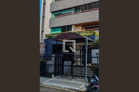 Apartamento à venda com 120m², 3 quartos e 2 vagas Apartamento à venda com 120m², 3 quartos e 2 vagasFachada e portaria