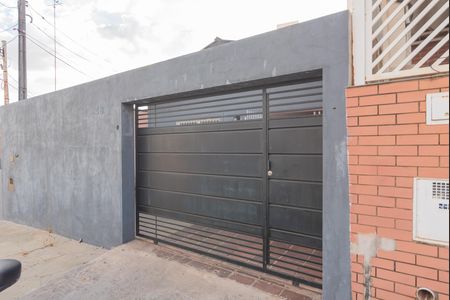 Casa à venda com 300m², 3 quartos e 1 vaga Casa à venda com 300m², 3 quartos e 1 vagaFachada