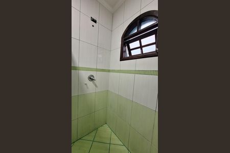 Casa para alugar com 253m², 4 quartos e 4 vagas Casa para alugar com 253m², 4 quartos e 4 vagasBanheiro social